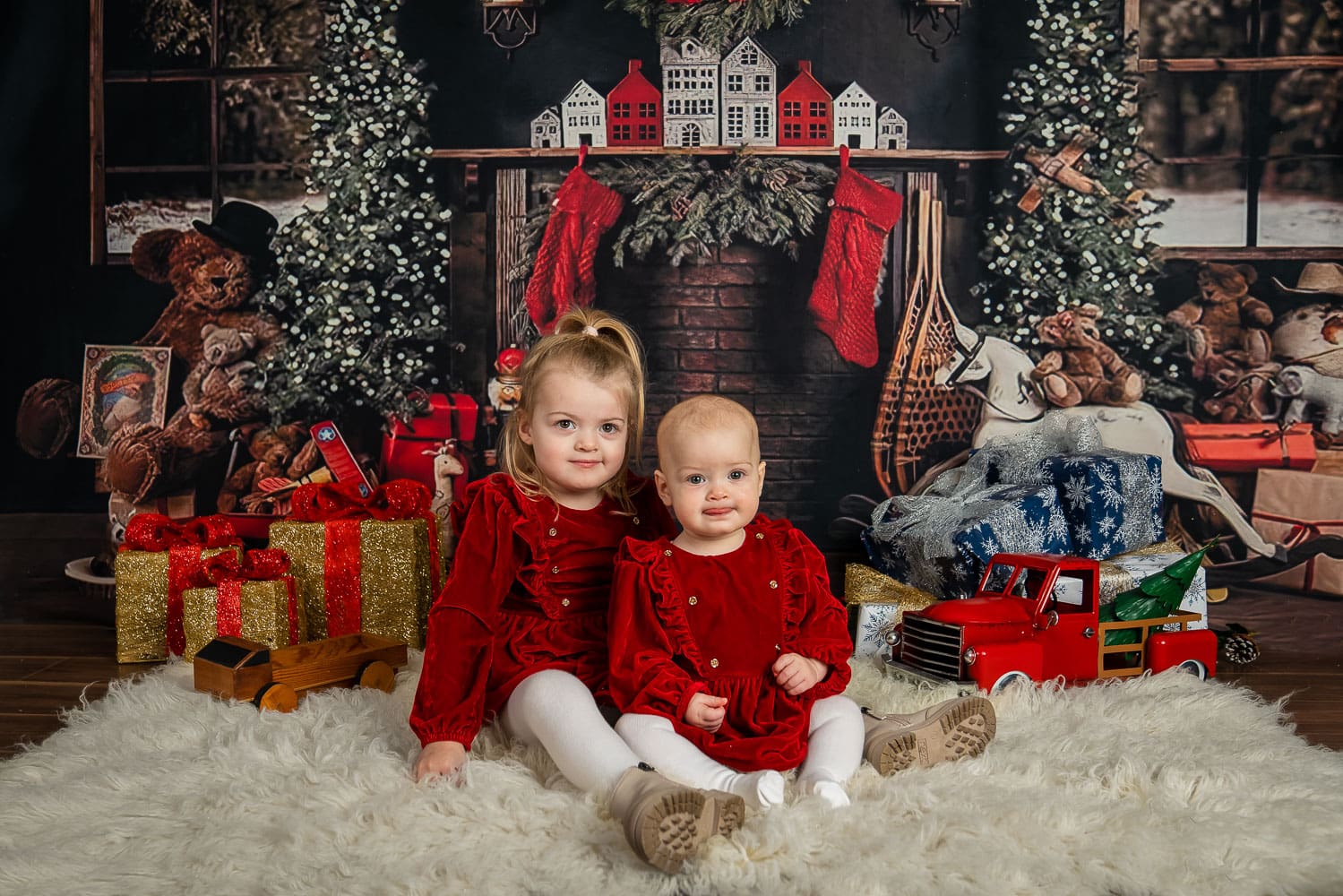 Cardiff Christmas Minis, cosy fireplace backdrop