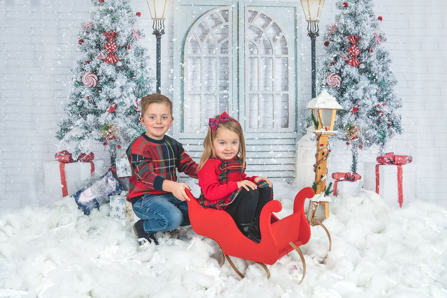 Cardiff Christmas Minis 2025, Christmas photoshoot, snow backdrop