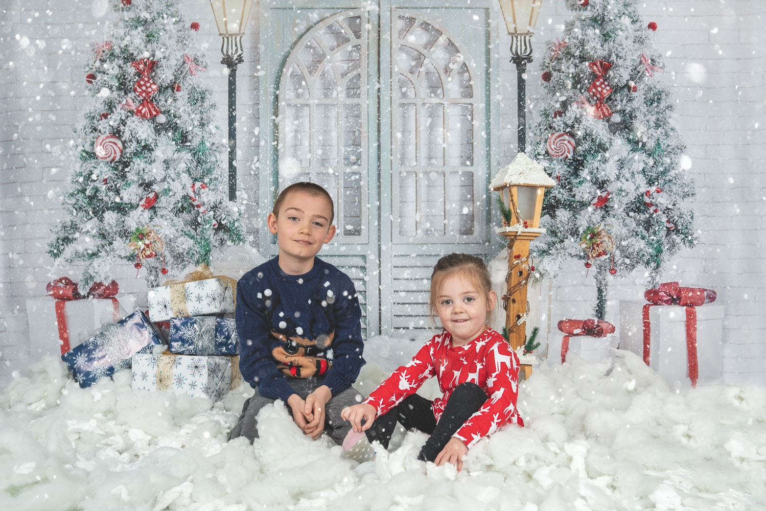Cardiff Christmas Minis 2025, Christmas photoshoot, snow backdrop
