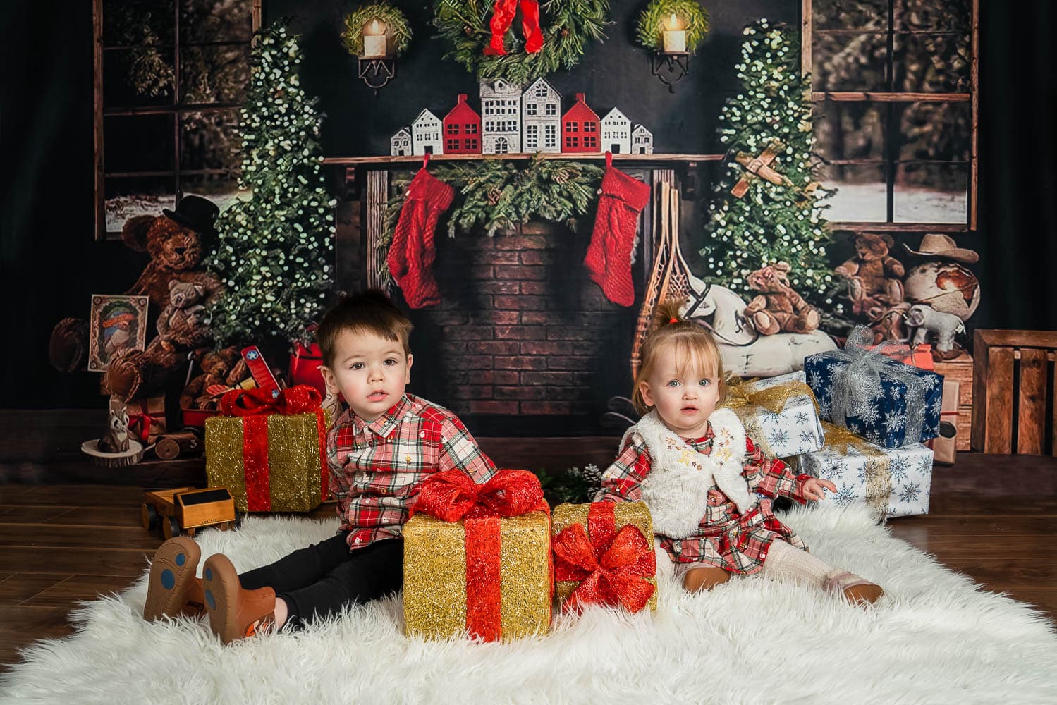 Cardiff Christmas Minis, cosy fireplace backdrop