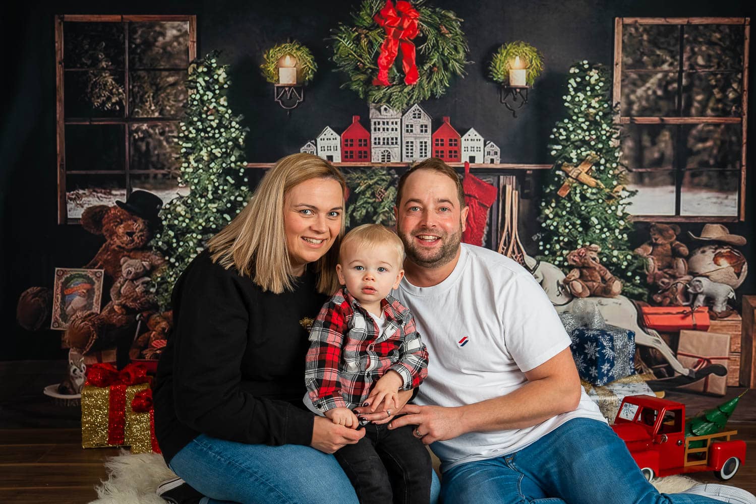 Cardiff Christmas Minis, cosy fireplace backdrop