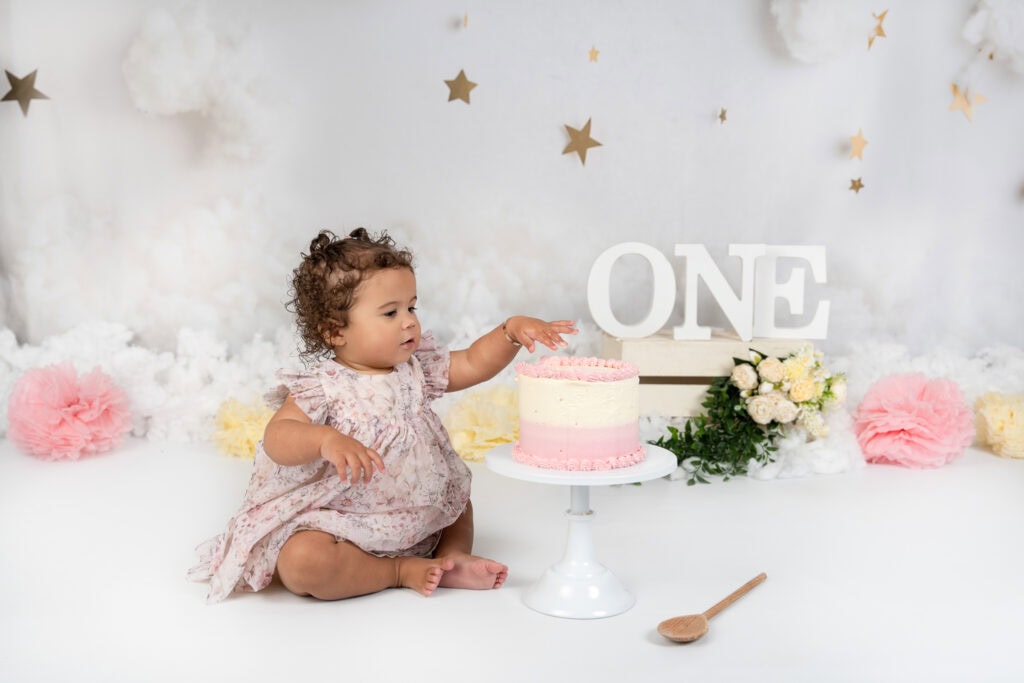 nina-rae-cake-smash-dinas-powys-5